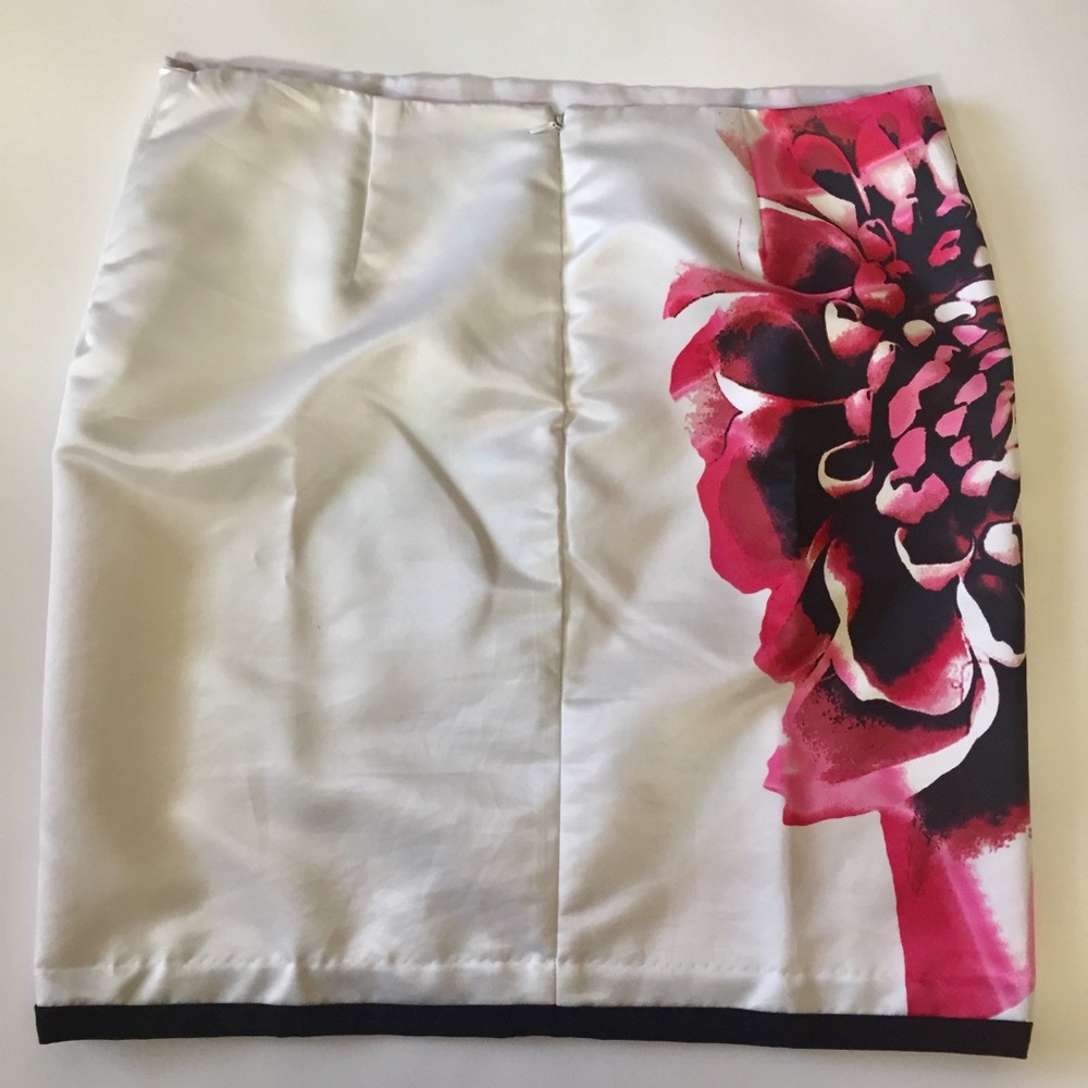 Worthington White with pink flower Skirt Size 14 - Picture 2 of 4